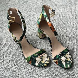 Great condition- barely worn Stuart Weitzman sandal